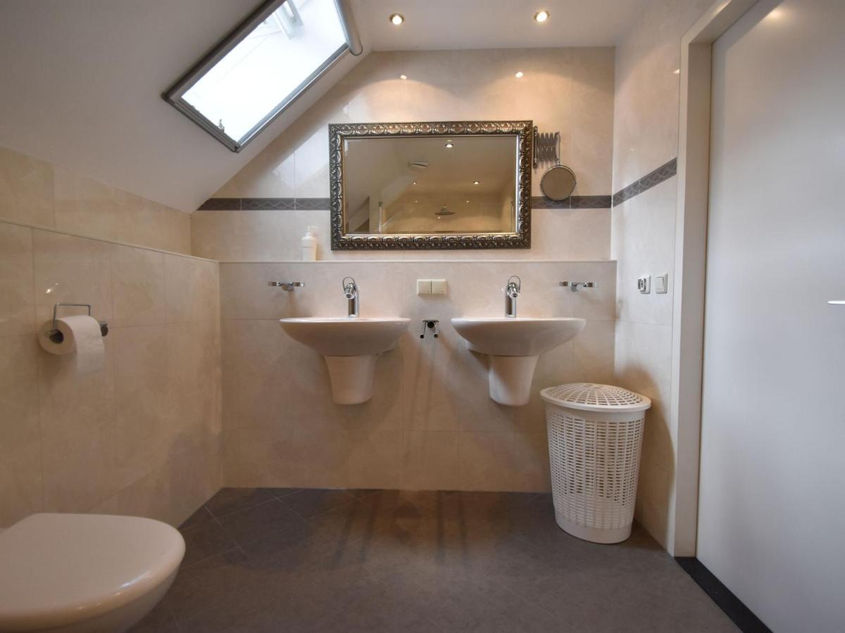 Holiday Home In Zeeland With Wide Views Броунисе Екстериор снимка